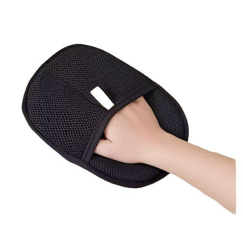 Wearing the pet hair remover mitt